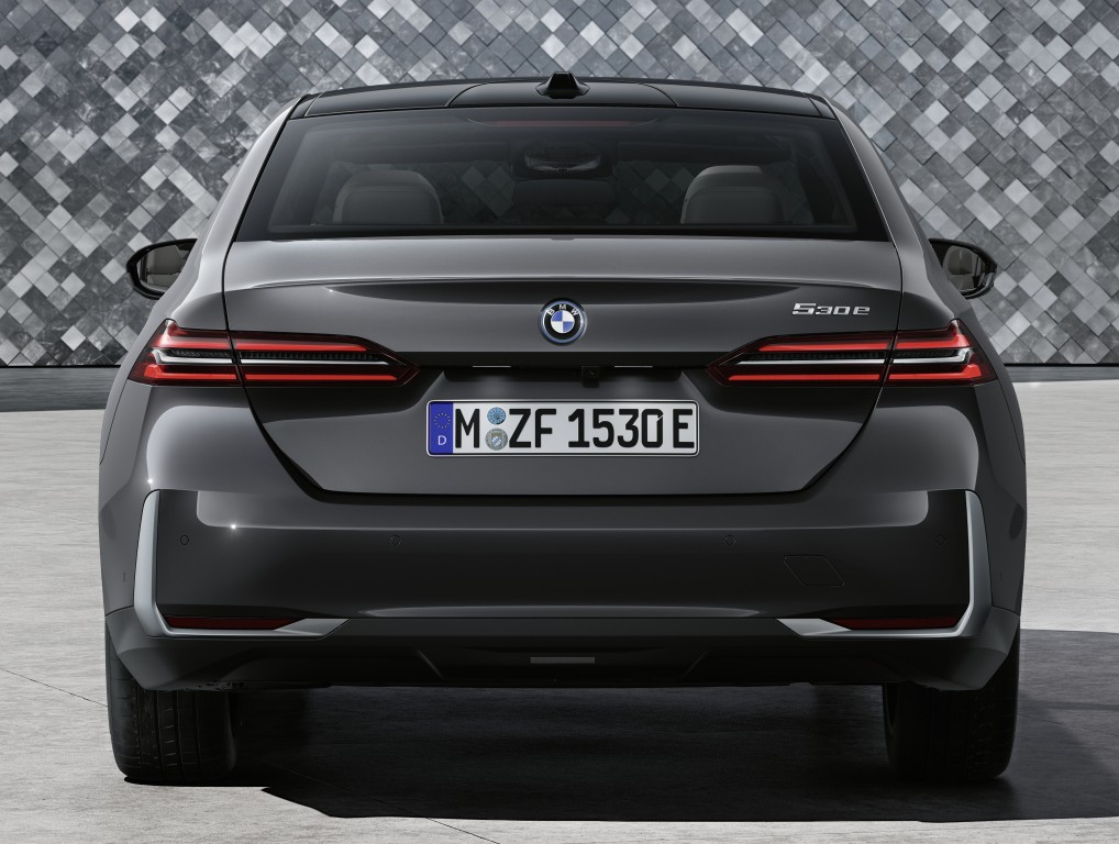 Bmw 5 Series Sedan photo 4