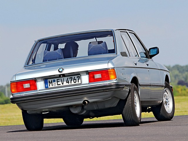 Bmw 5 Series Sedan photo 17