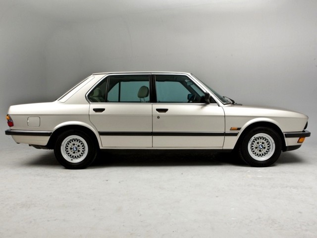 Bmw 5 Series Sedan photo 29