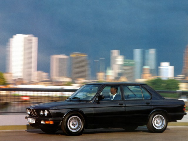 Bmw 5 Series Sedan photo 2