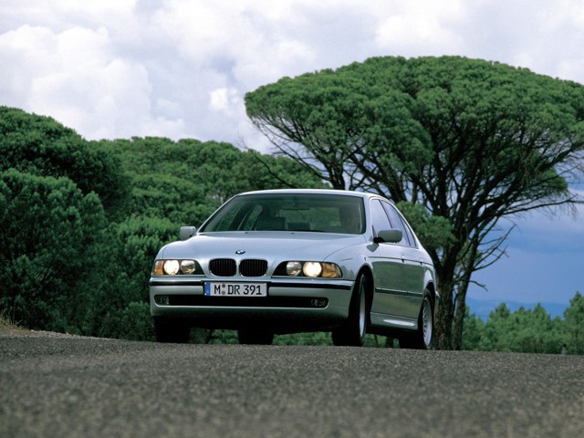 Bmw 5 Series Sedan foto 24