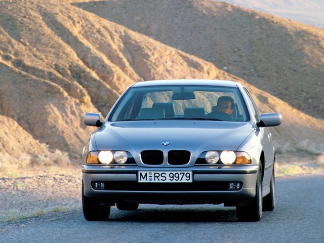 Bmw 5 Series Sedan foto 25