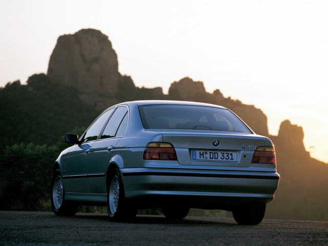 Bmw 5 Series Sedan foto 27