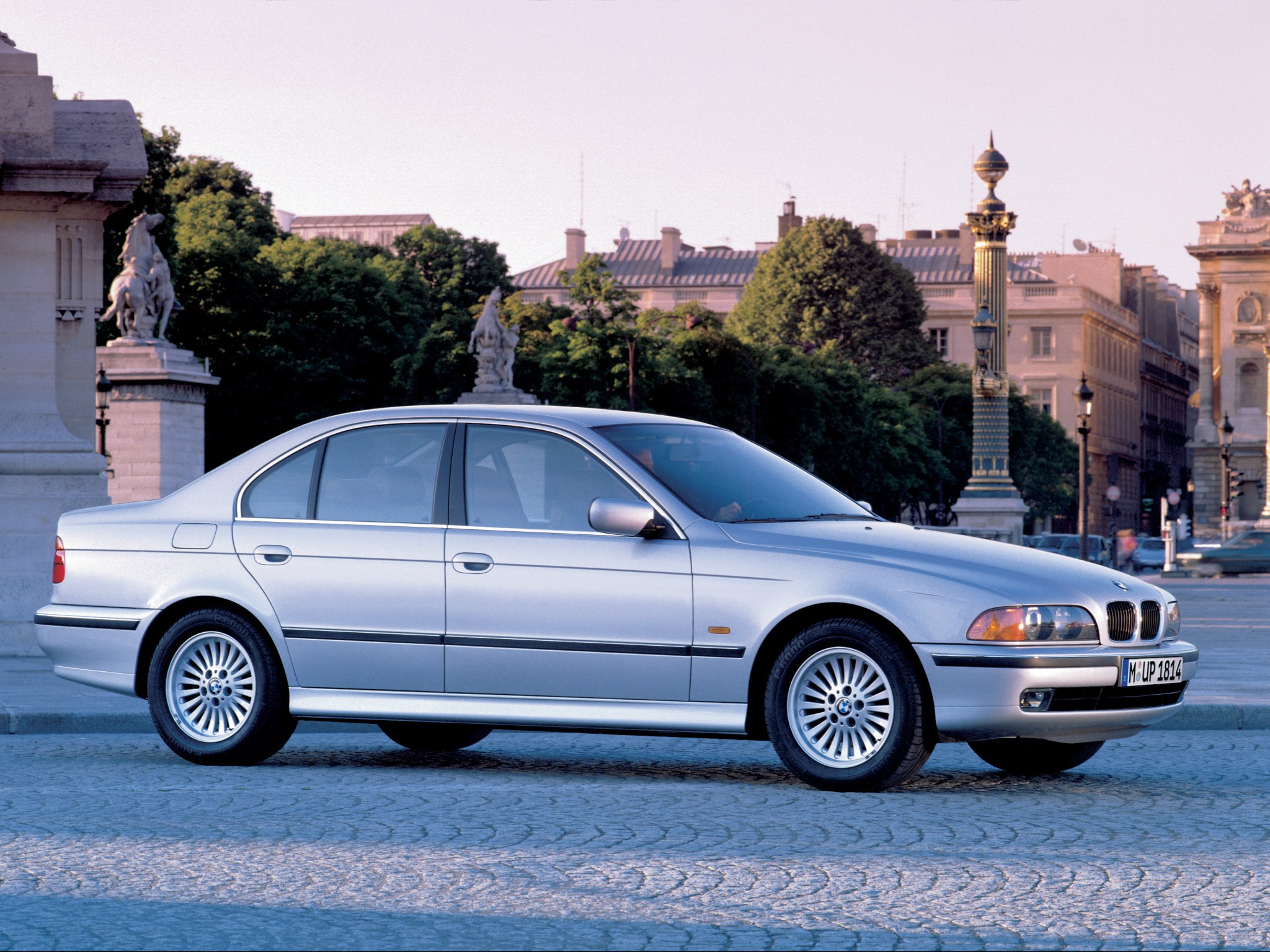 Bmw 5 Series Sedan photo 36
