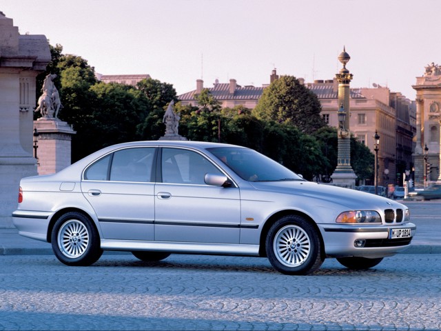 Bmw 5 Series Sedan foto 36