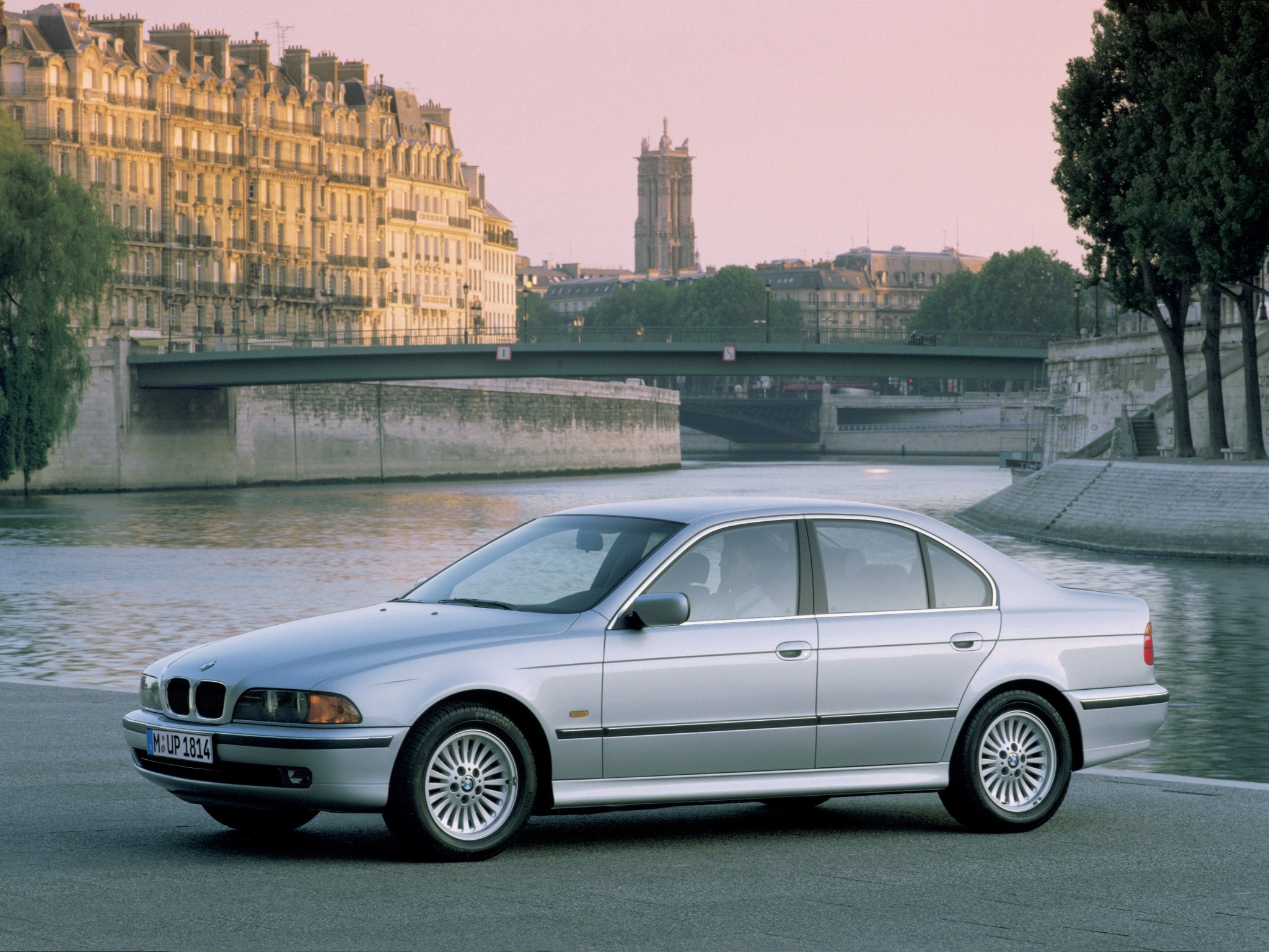 Bmw 5 Series Sedan photo 37