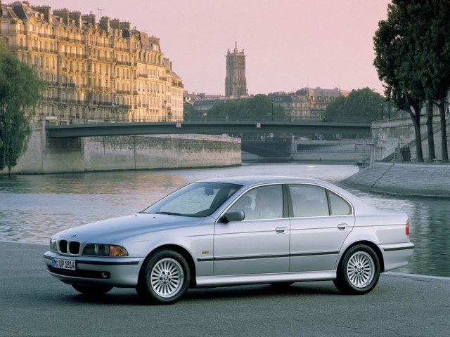 Bmw 5 Series Sedan foto 37
