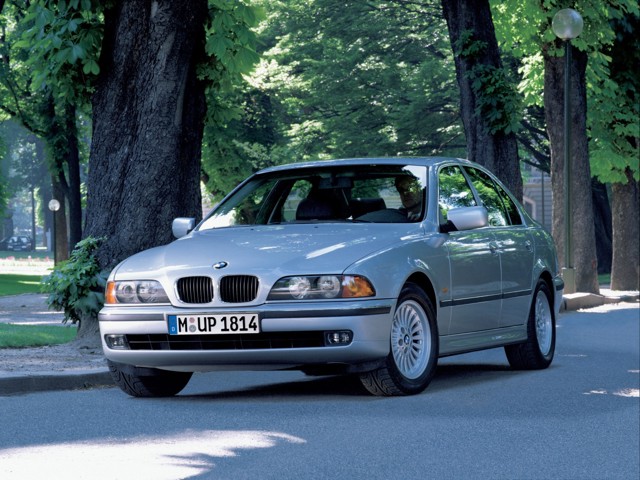 Bmw 5 Series Sedan foto 38
