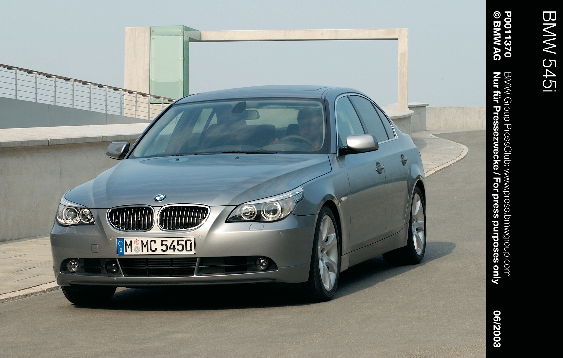 Bmw 5 Series Sedan photo 29