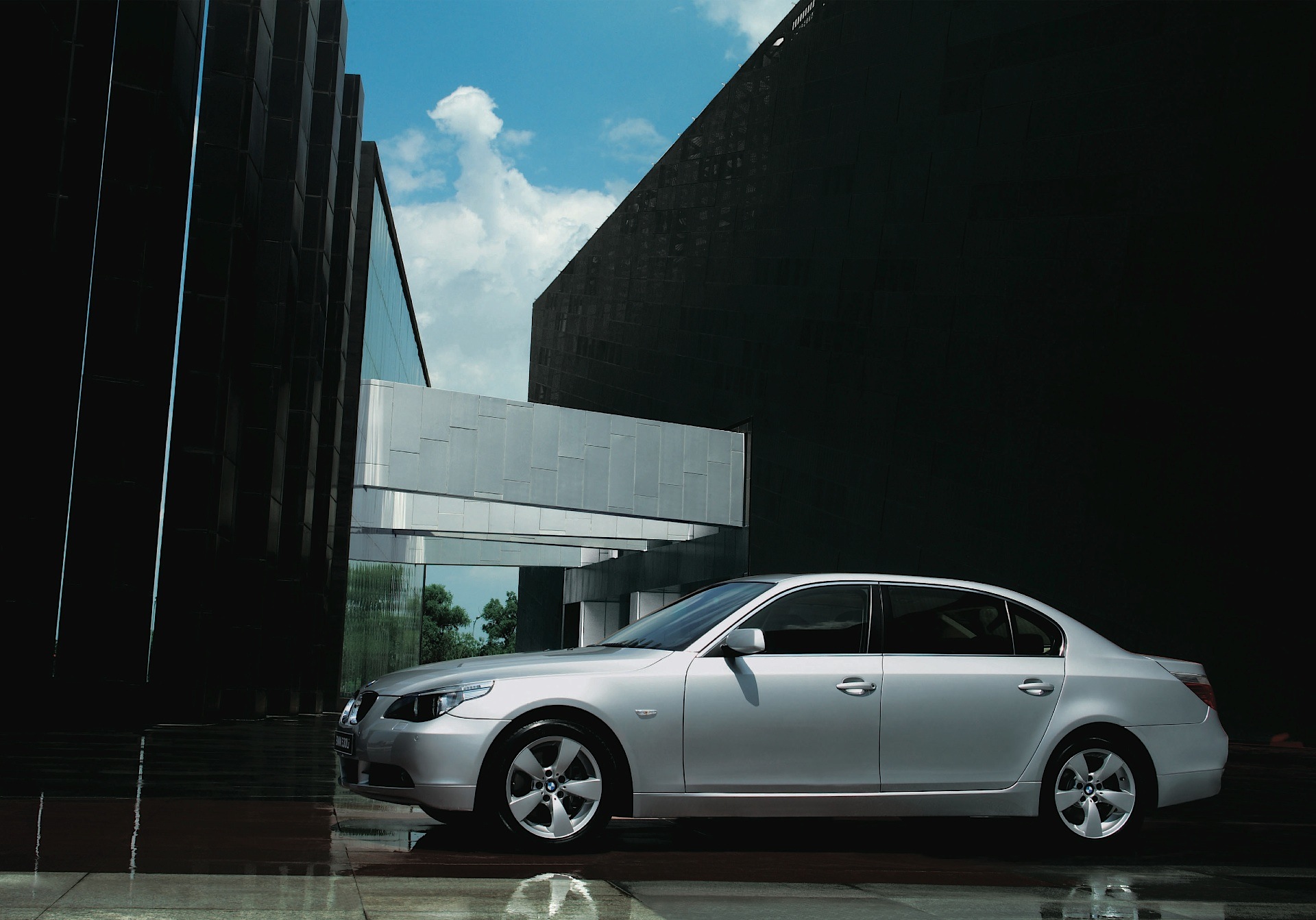 Bmw 5 Series Sedan photo 2