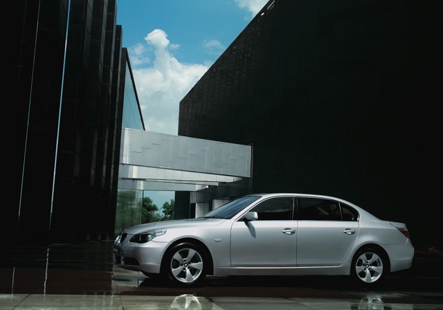 Bmw 5 Series Sedan photo 2