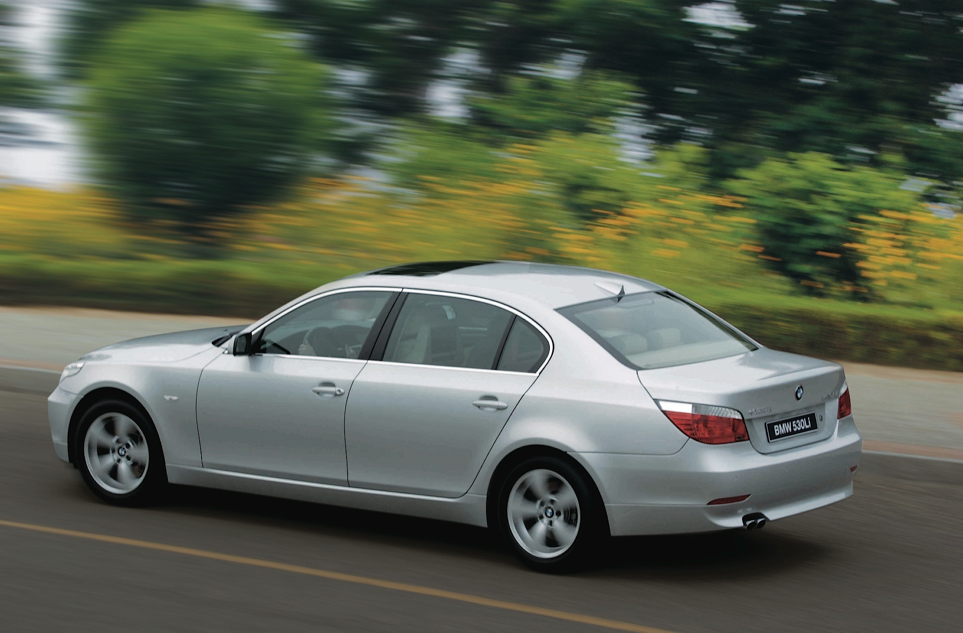 Bmw 5 Series Sedan photo 3