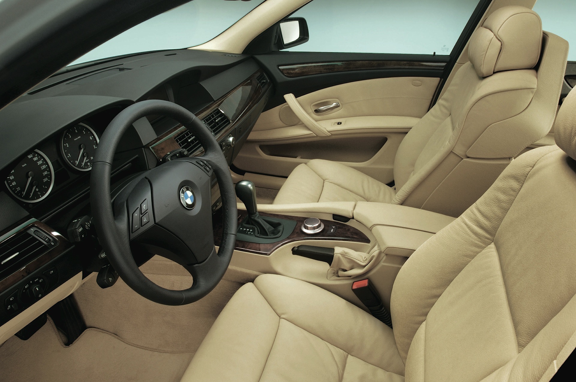 Bmw 5 Series Sedan photo 53