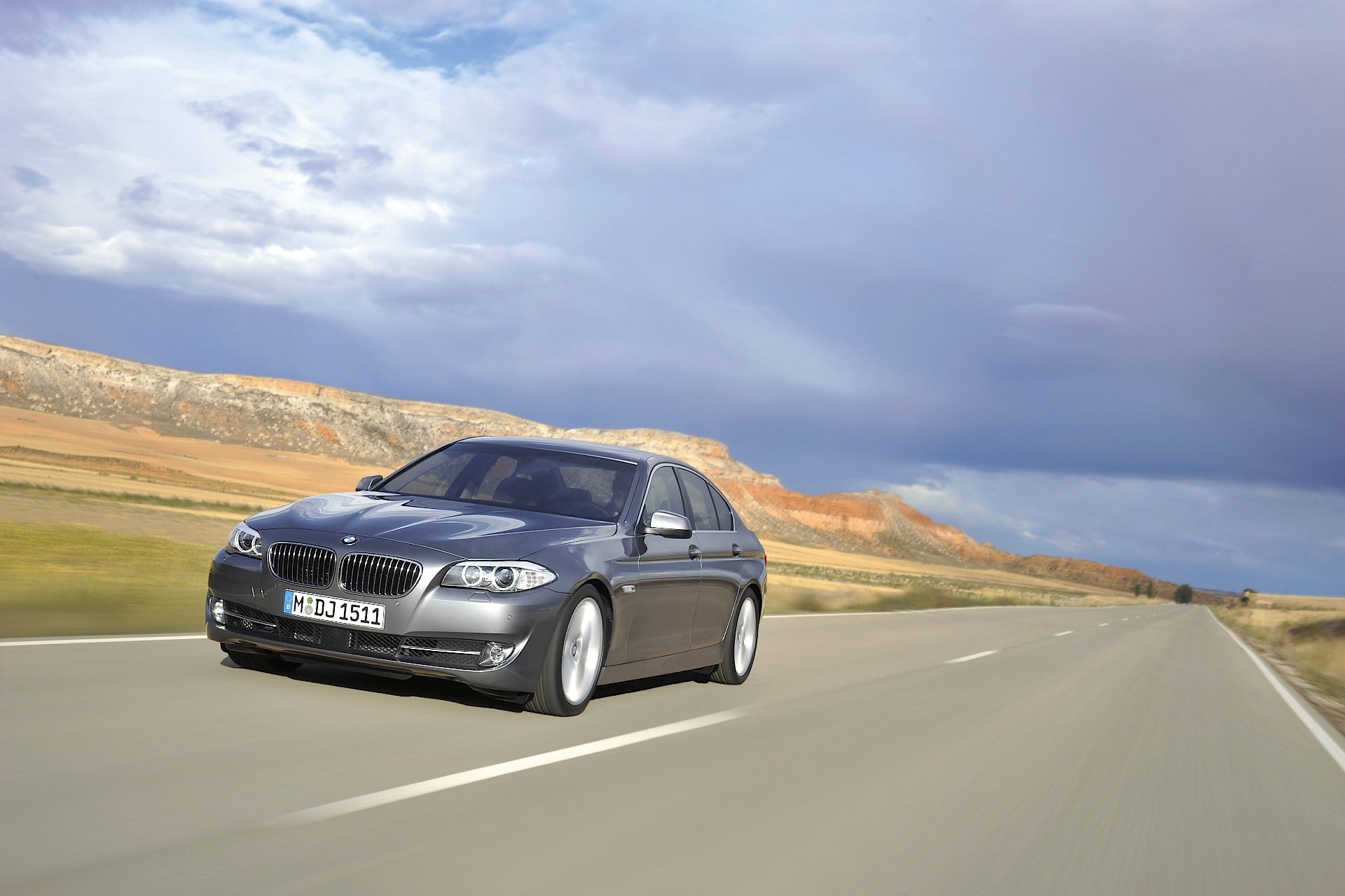 Bmw 5 Series Sedan photo 2