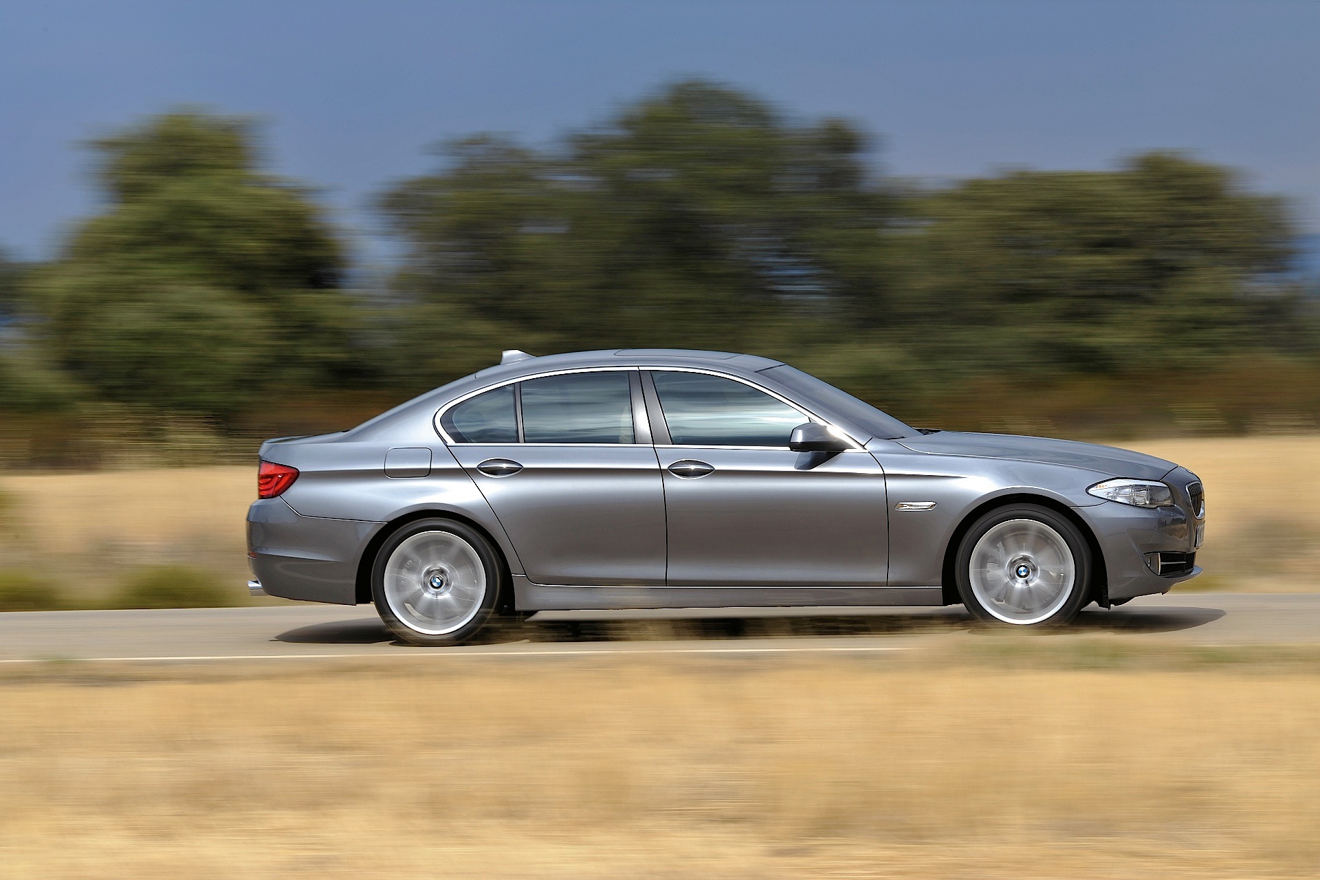 Bmw 5 Series Sedan photo 8