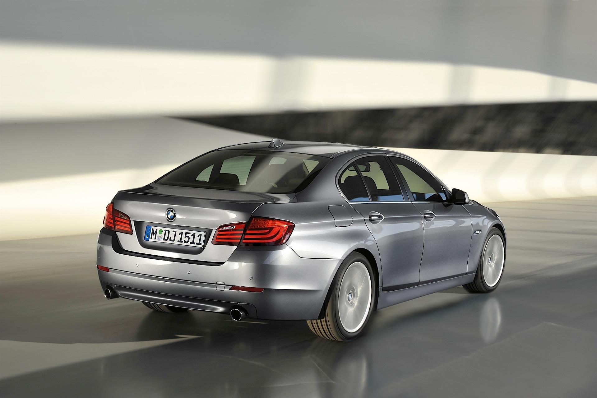 Bmw 5 Series Sedan photo 12