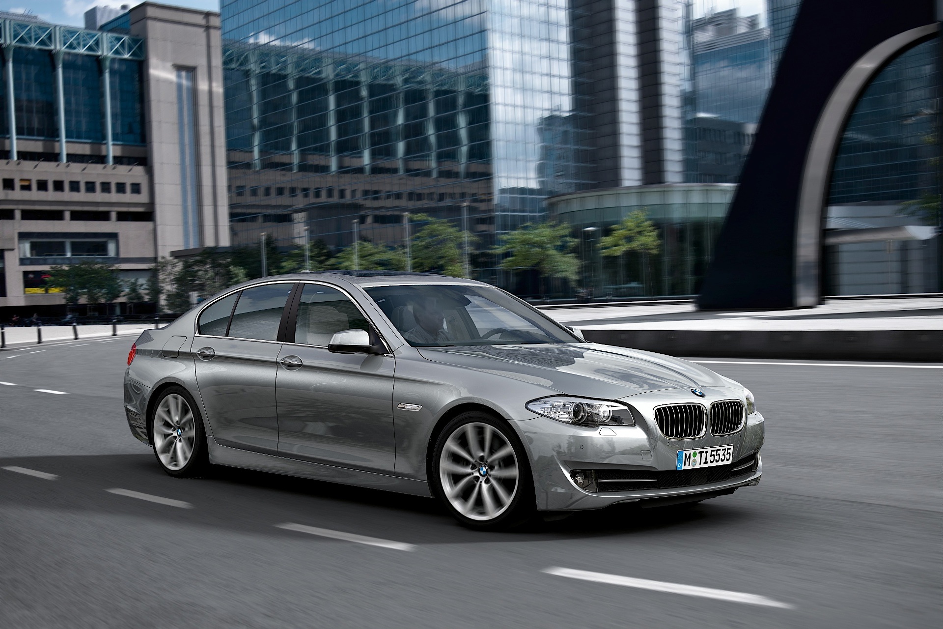 Bmw 5 Series Sedan photo 17