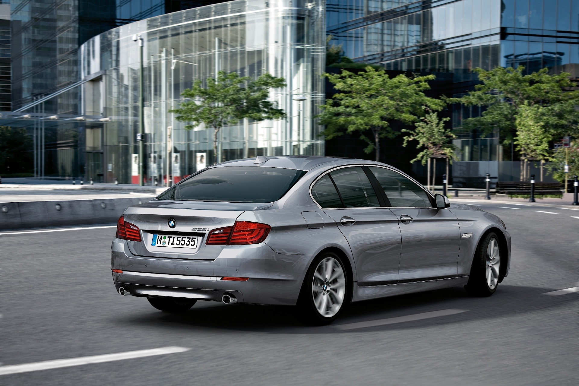 Bmw 5 Series Sedan photo 21