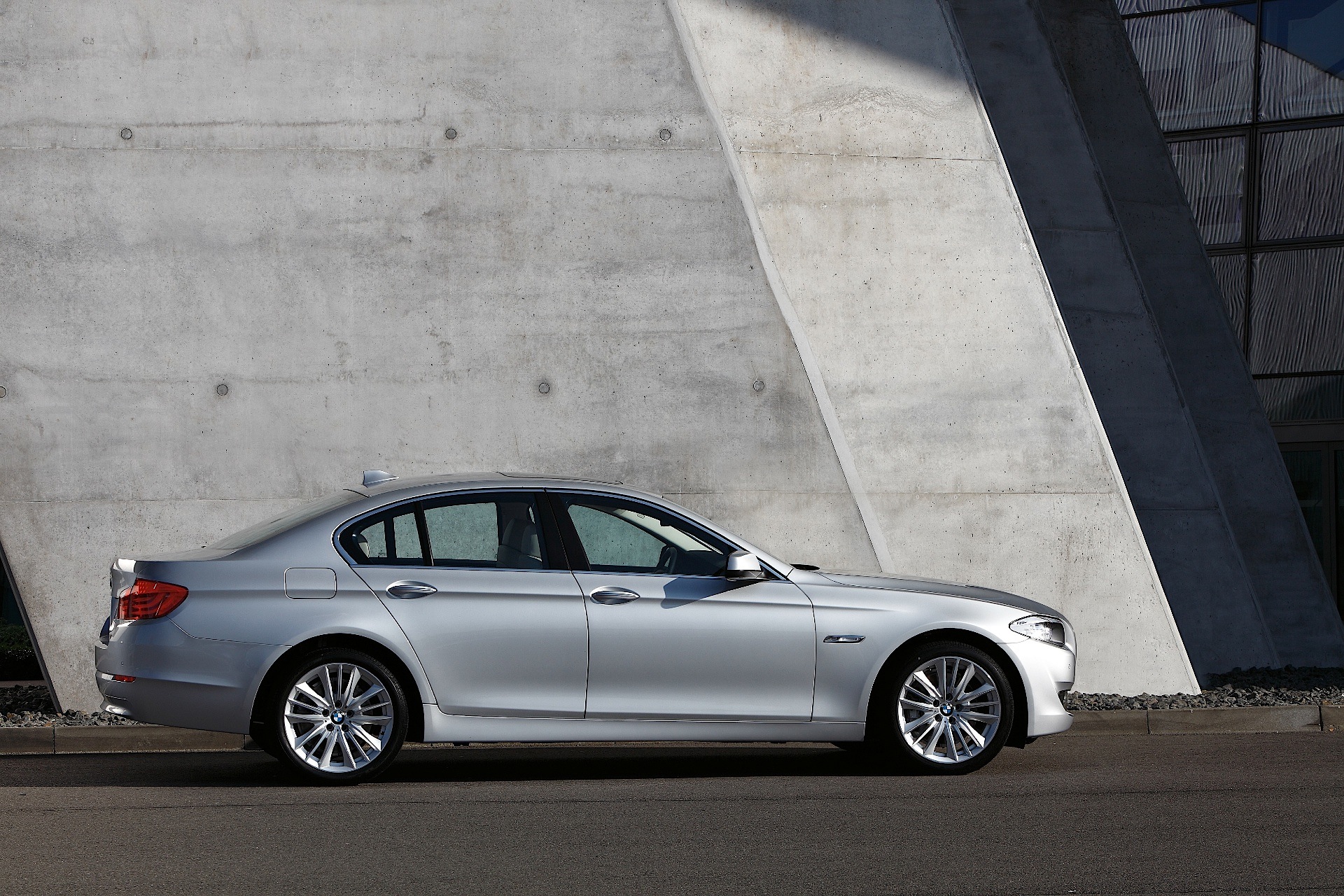 Bmw 5 Series Sedan photo 24