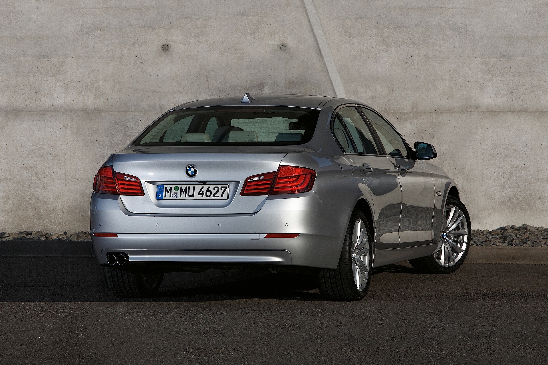 Bmw 5 Series Sedan photo 25
