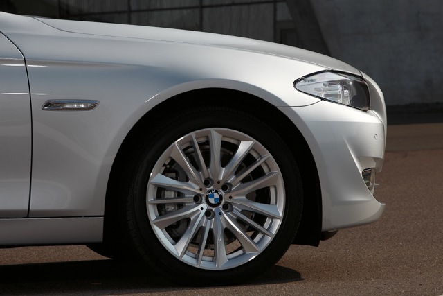 Bmw 5 Series Sedan foto 35
