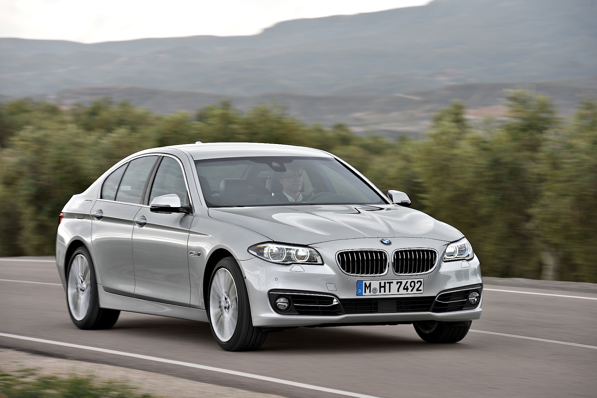 Bmw 5 Series Sedan photo 25