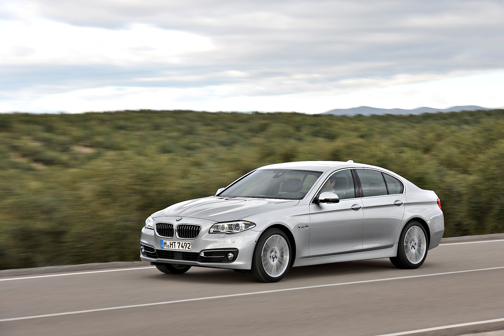 Bmw 5 Series Sedan photo 26