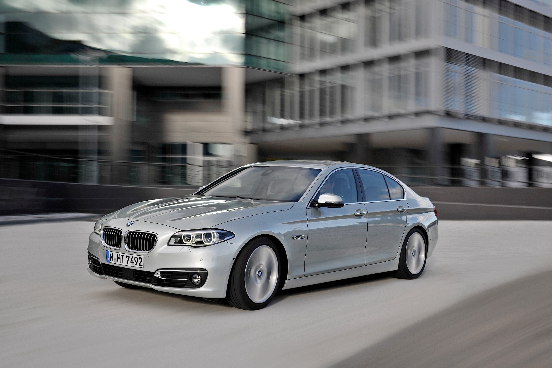 Bmw 5 Series Sedan photo 36