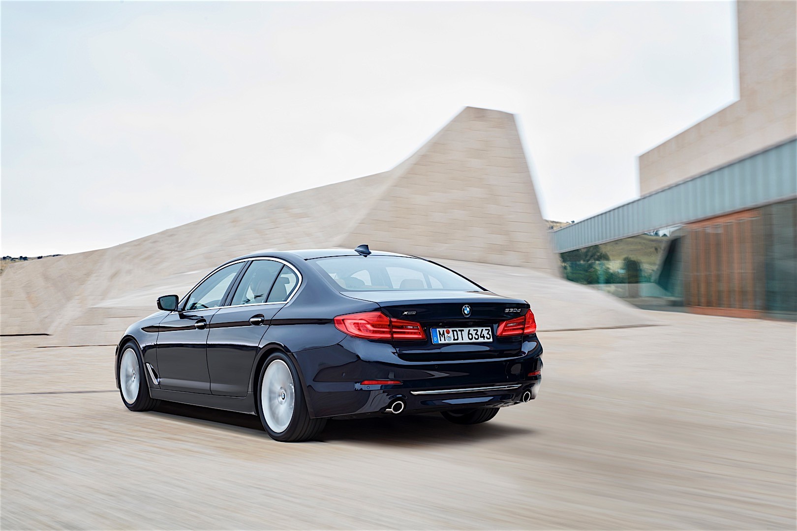 Bmw 5 Series Sedan photo 3
