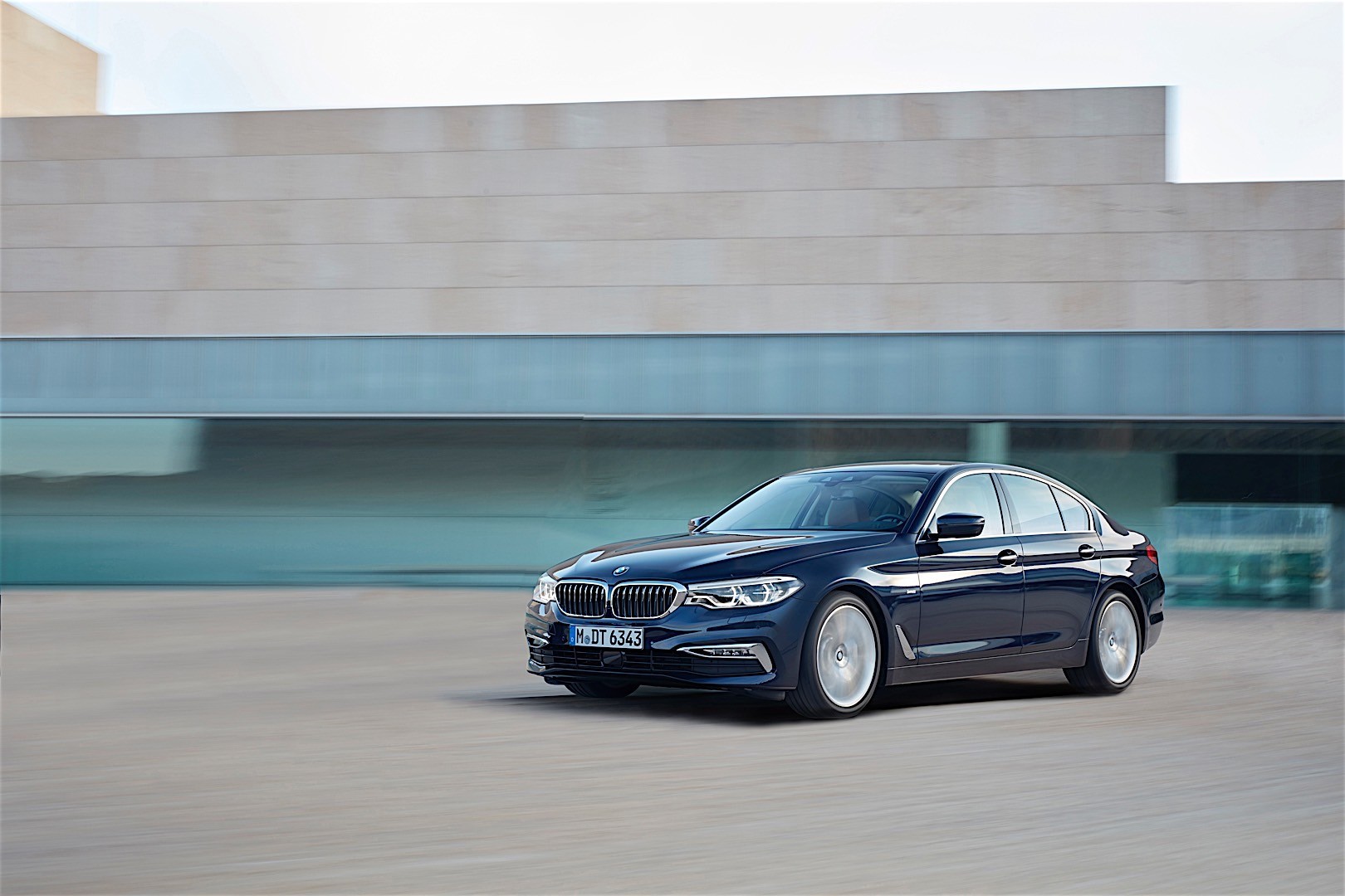 Bmw 5 Series Sedan photo 5