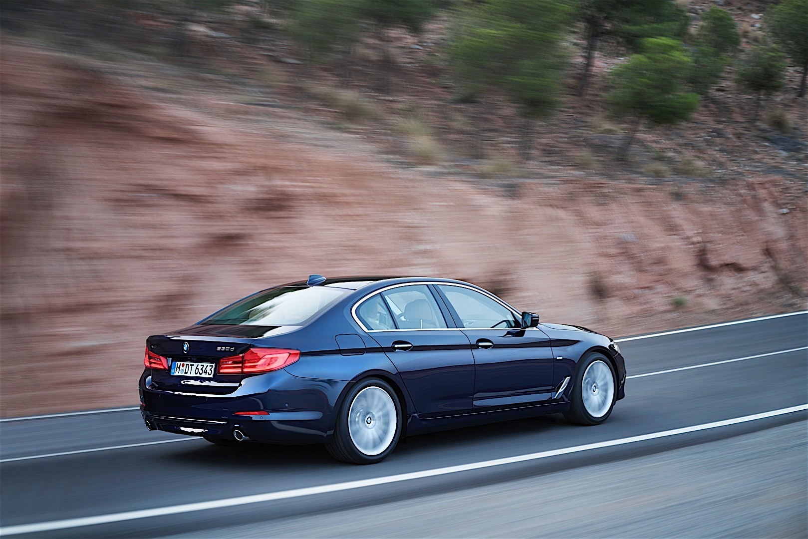 Bmw 5 Series Sedan photo 6