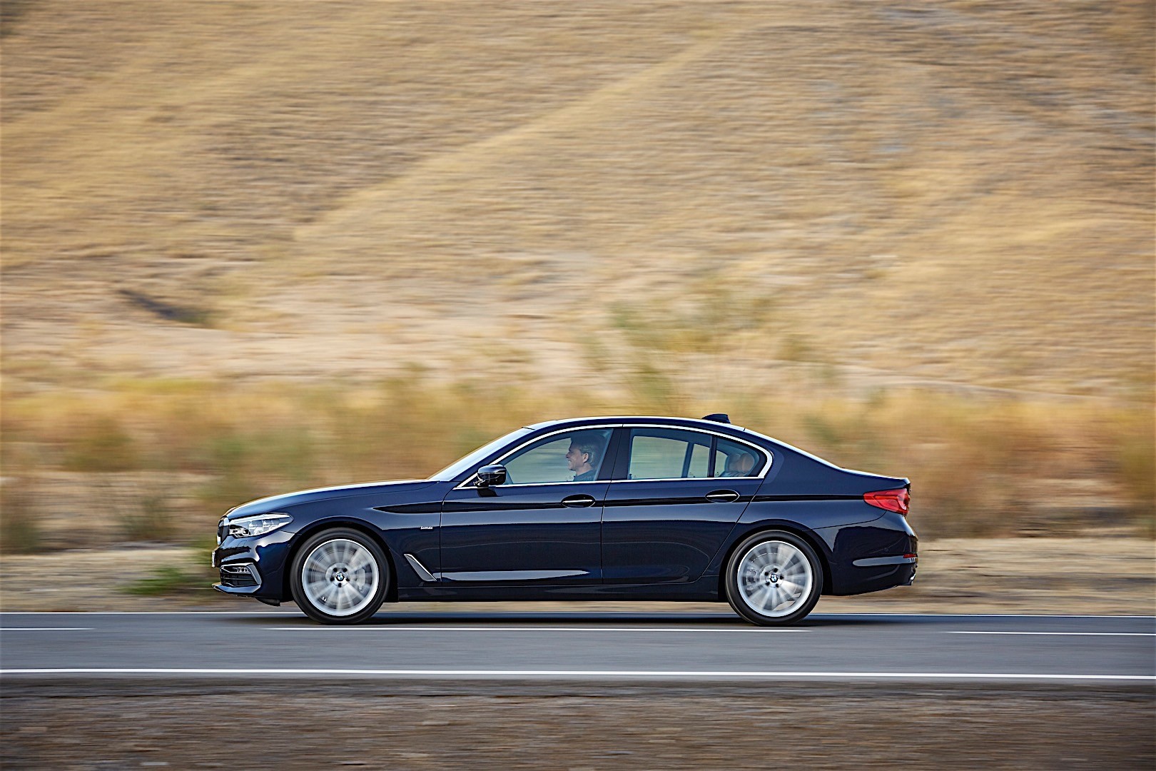 Bmw 5 Series Sedan photo 9