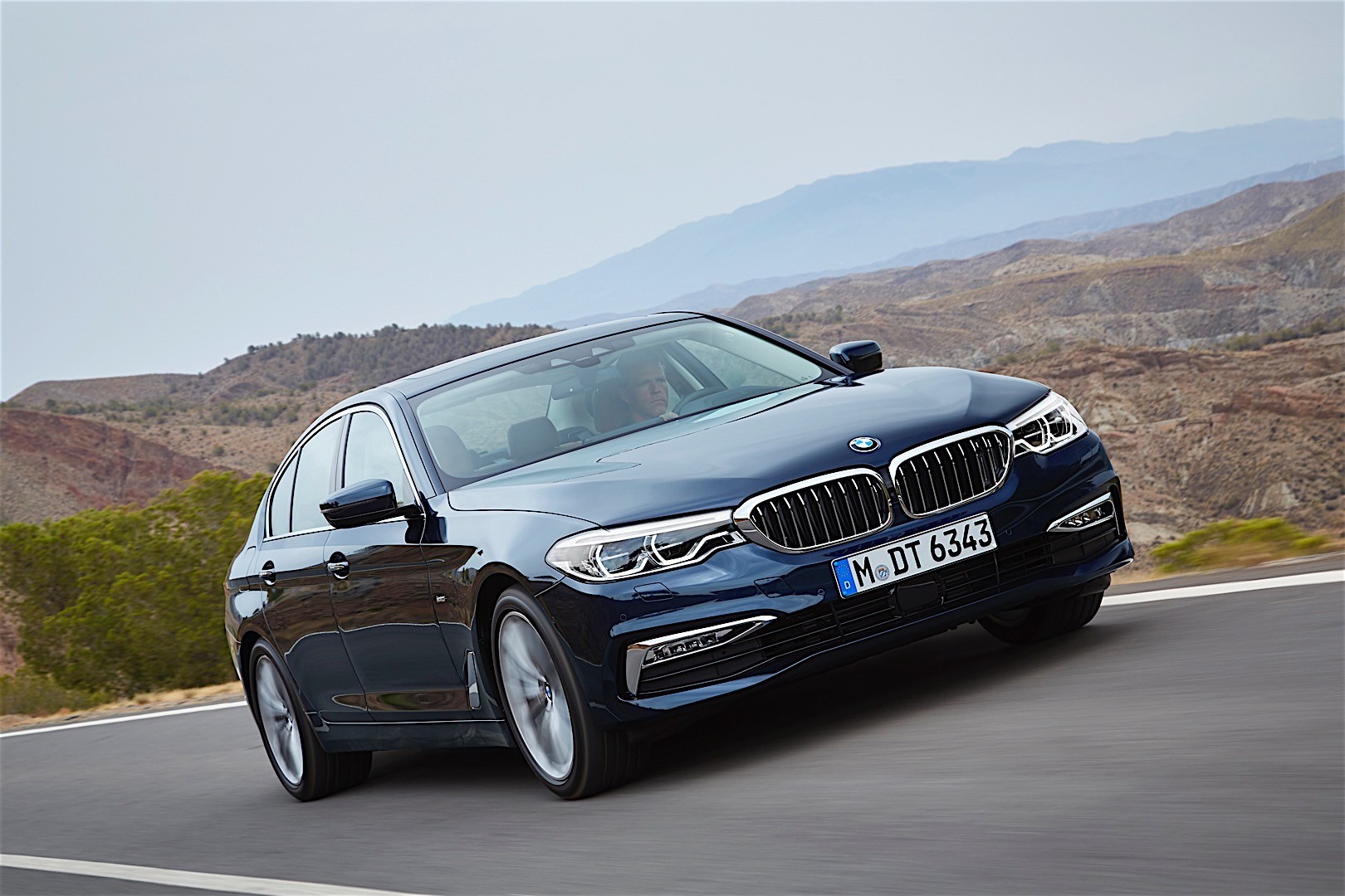 Bmw 5 Series Sedan photo 12