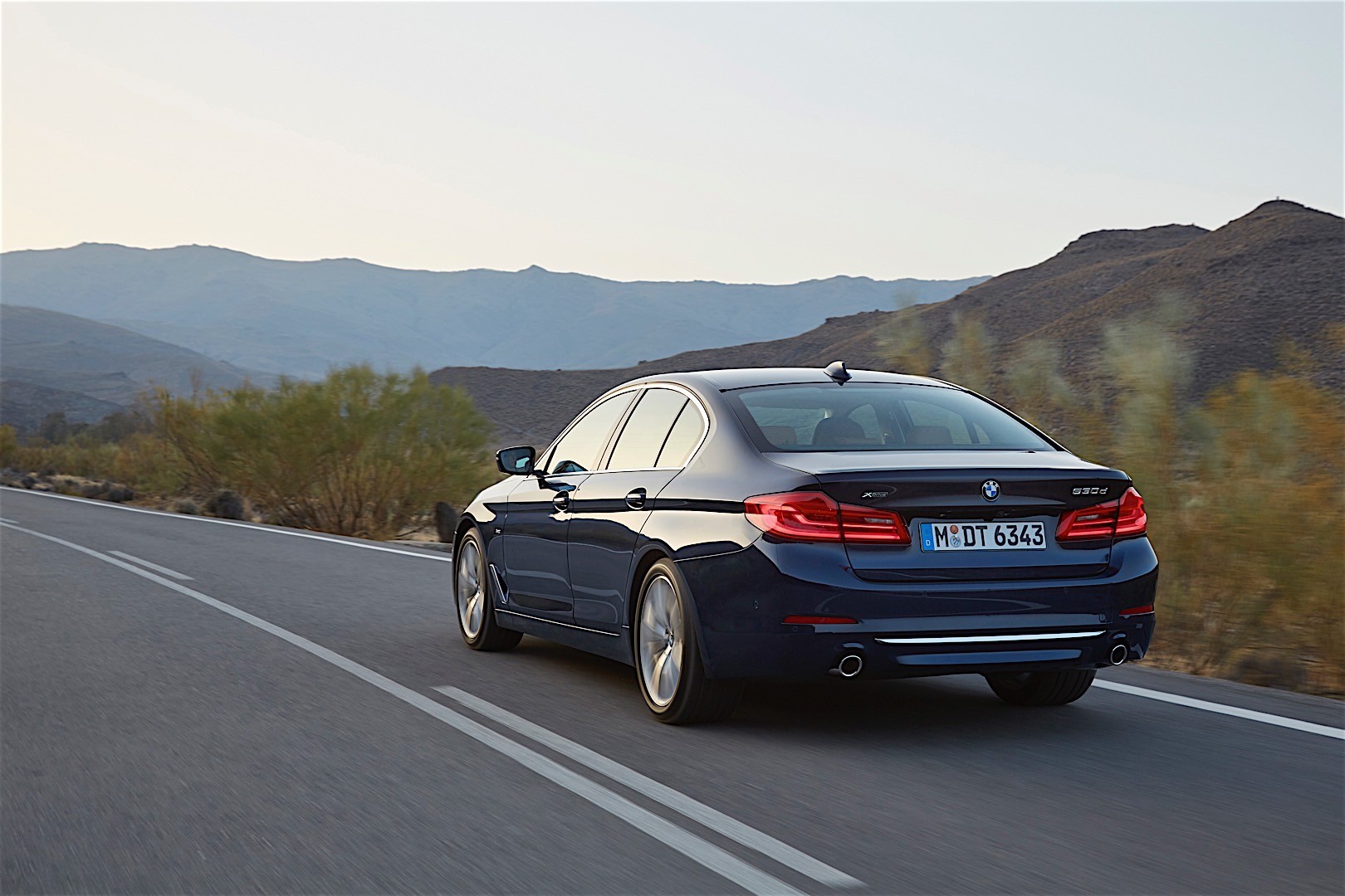 Bmw 5 Series Sedan photo 13