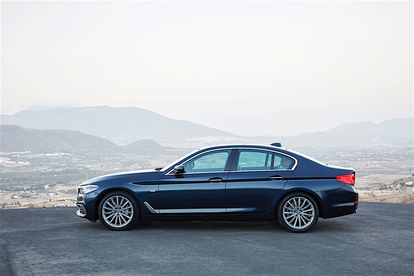 Bmw 5 Series Sedan photo 16