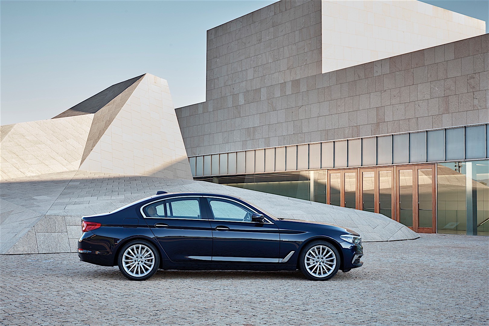 Bmw 5 Series Sedan photo 17