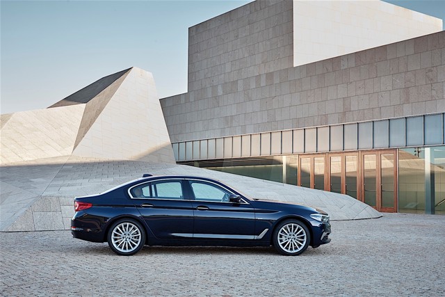 Bmw 5 Series Sedan photo 17
