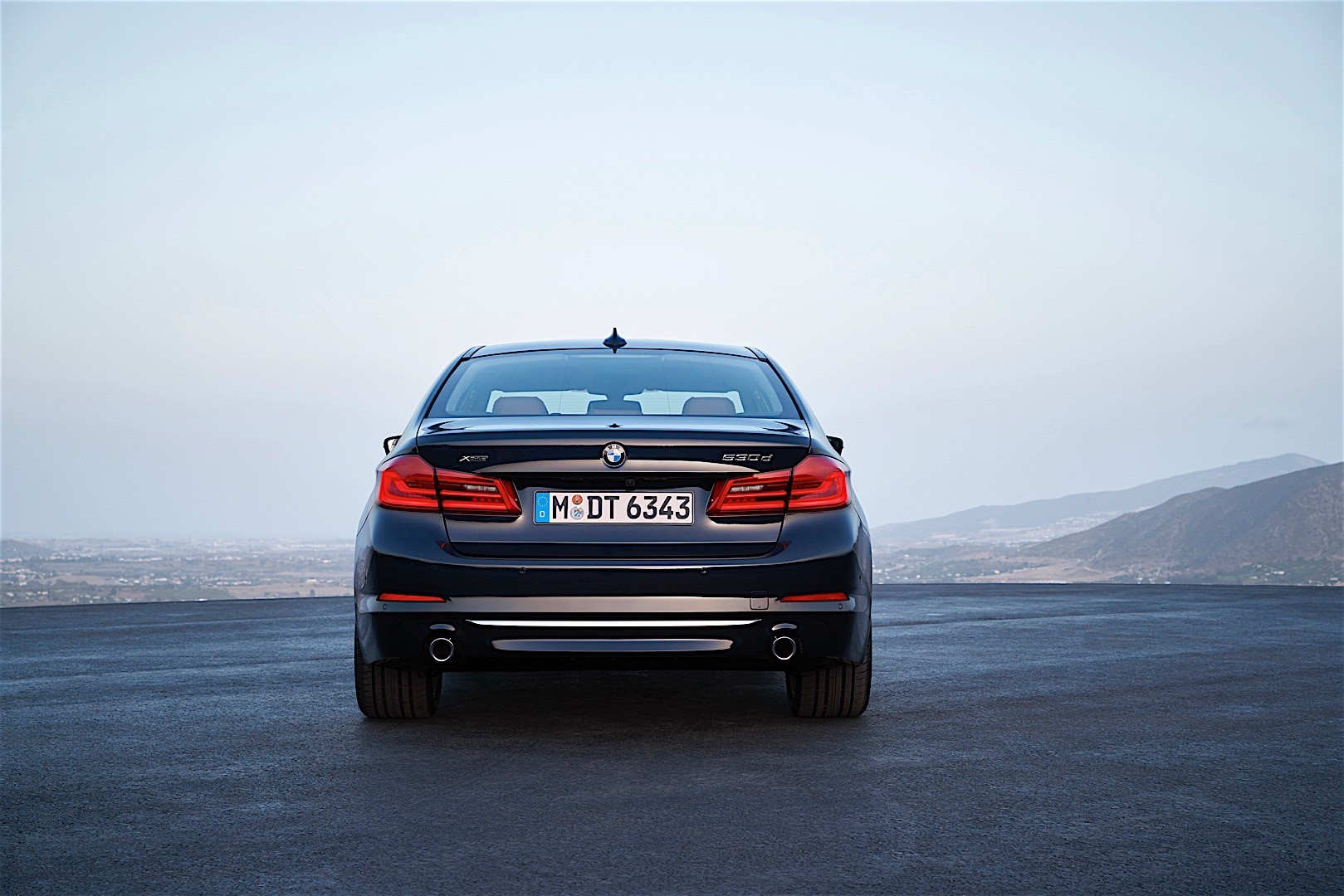 Bmw 5 Series Sedan photo 19