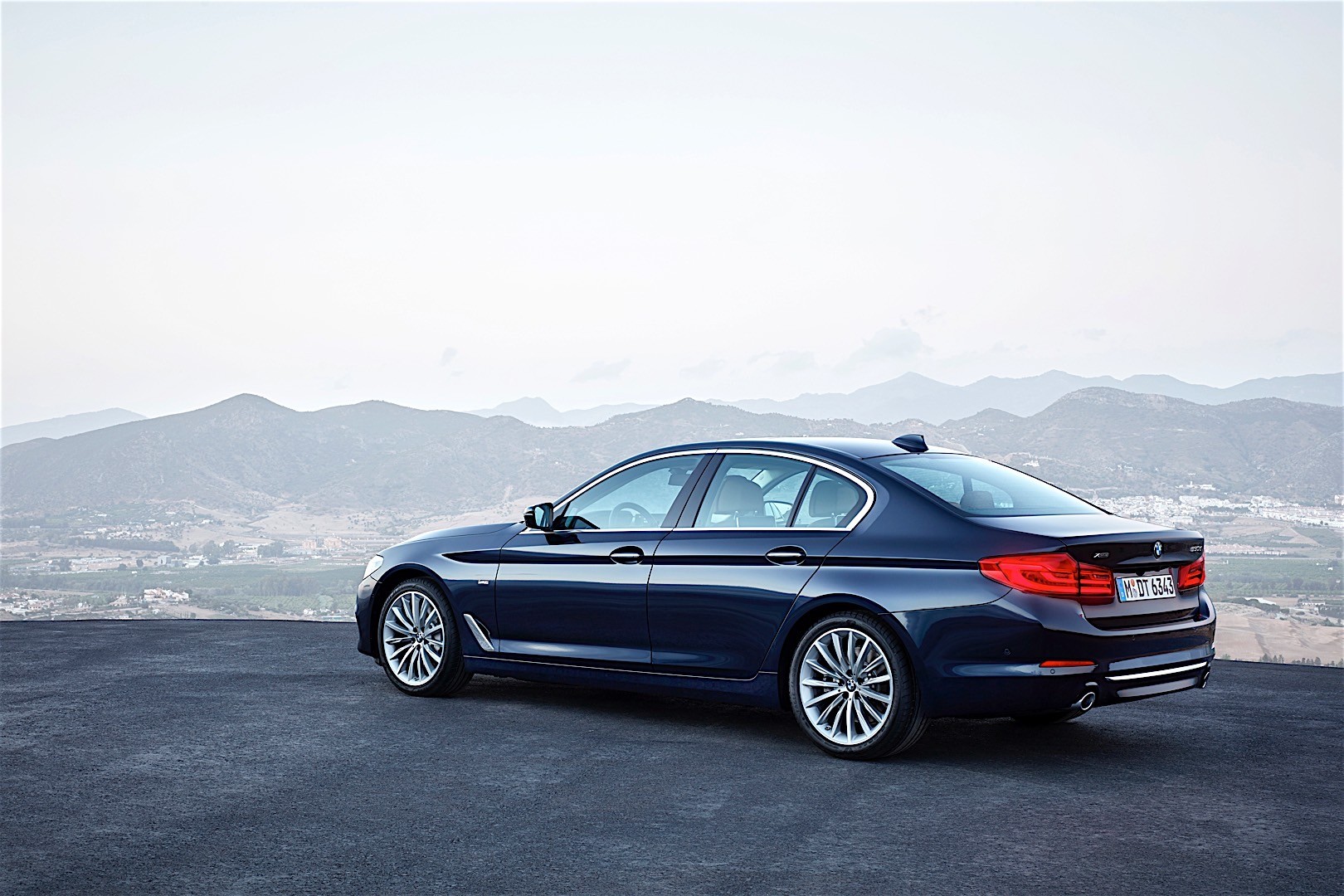 Bmw 5 Series Sedan photo 21