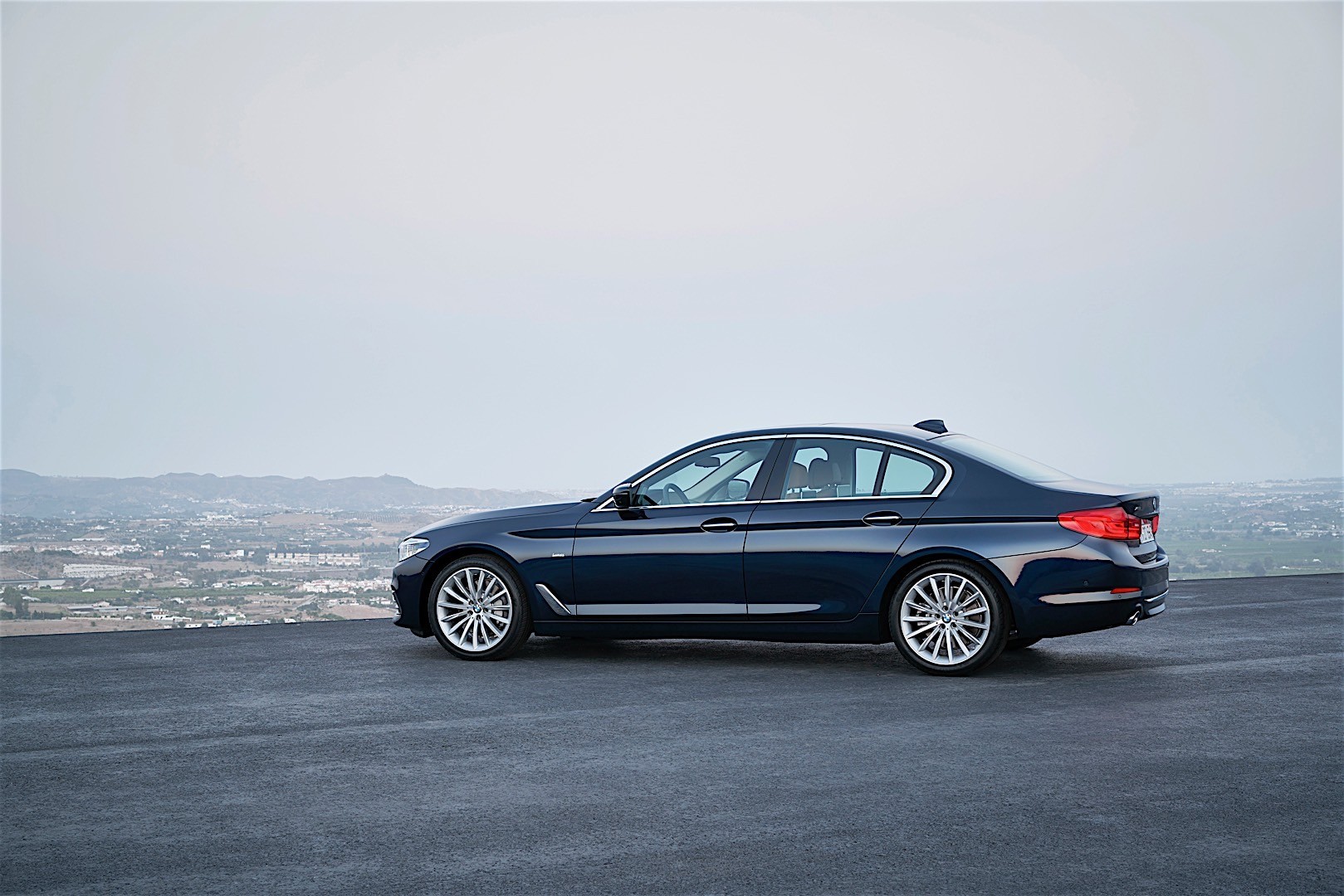 Bmw 5 Series Sedan photo 24