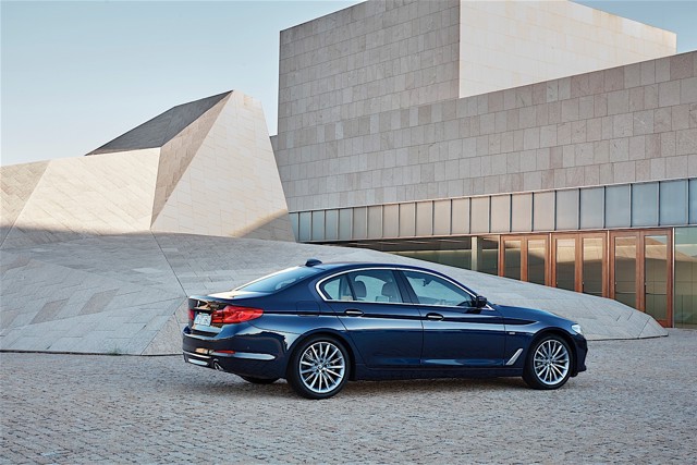 Bmw 5 Series Sedan photo 27
