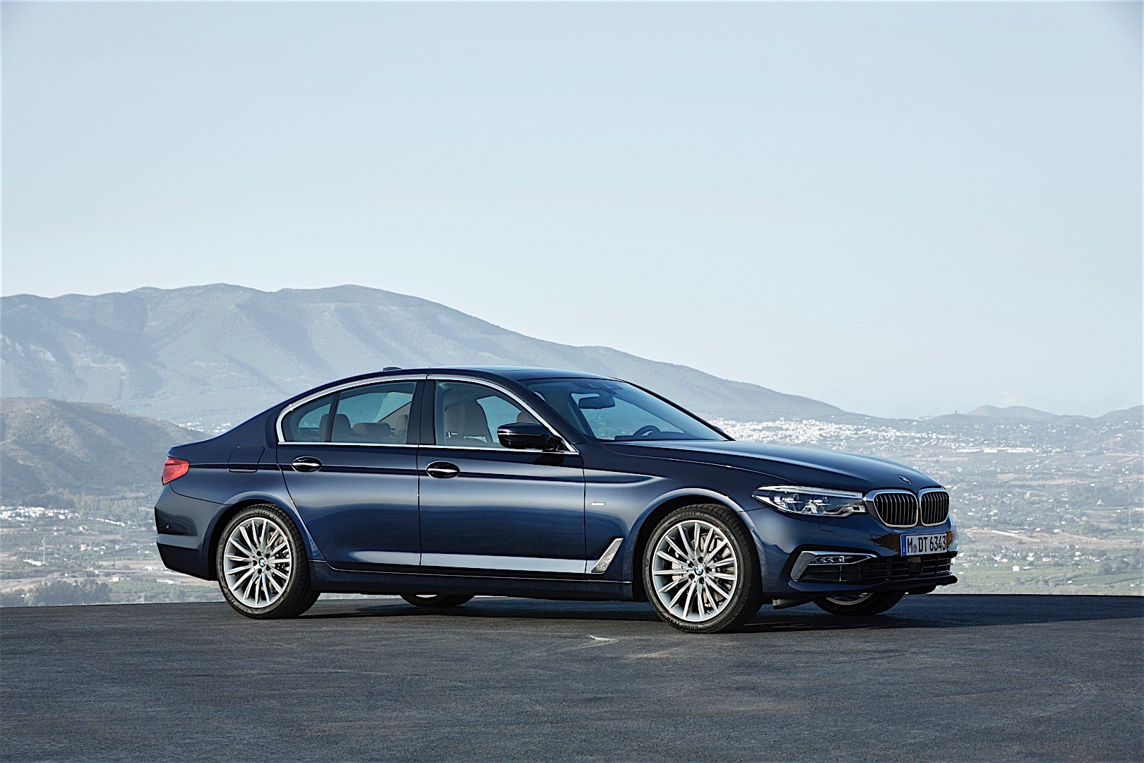 Bmw 5 Series Sedan photo 29
