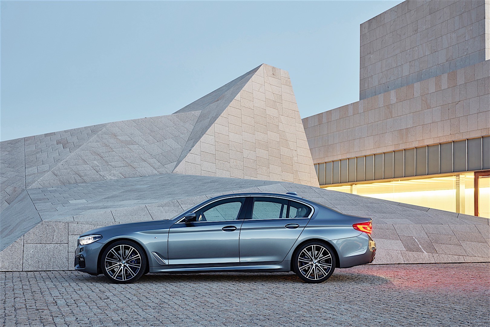 Bmw 5 Series Sedan photo 41