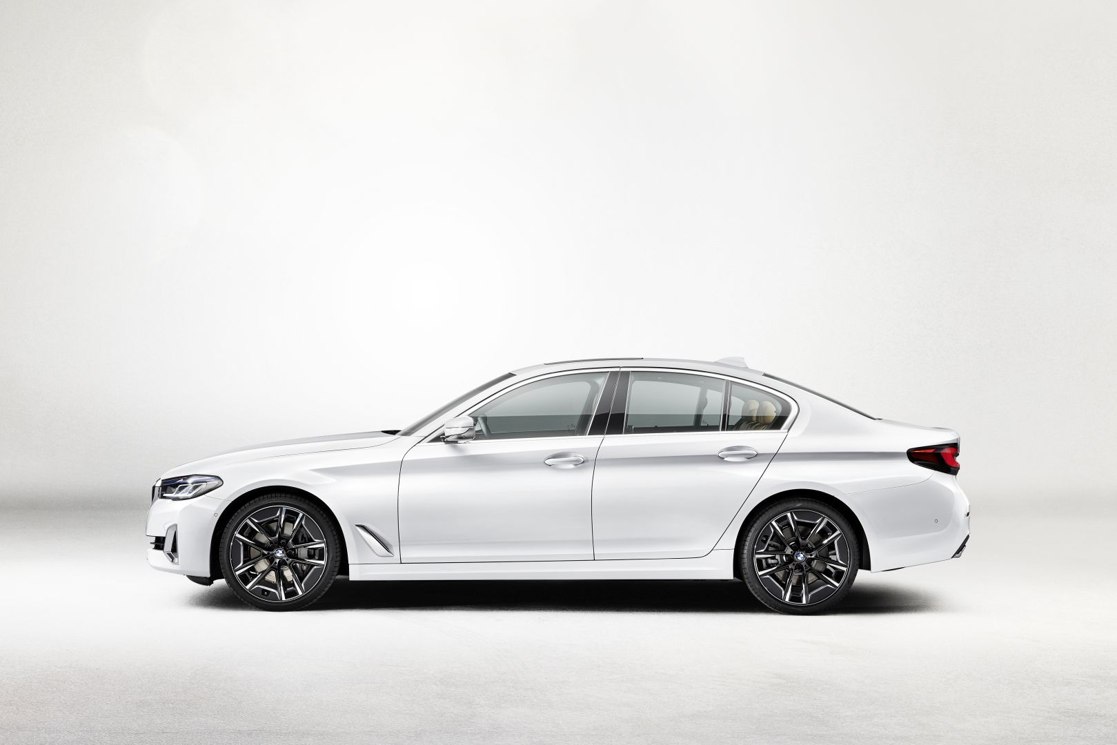 Bmw 5 Series Sedan photo 68
