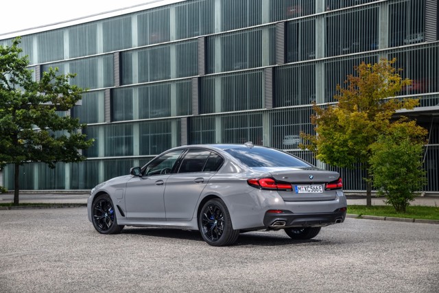 Bmw 5 Series Sedan photo 91