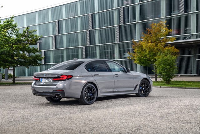 Bmw 5 Series Sedan photo 92