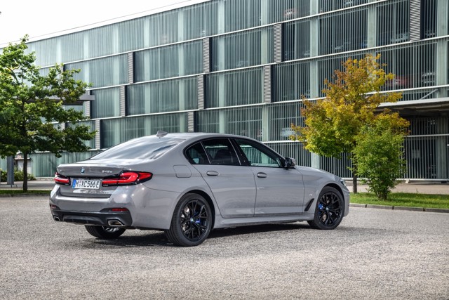 Bmw 5 Series Sedan photo 93