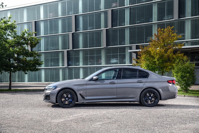 Bmw 5 Series Sedan photo 95