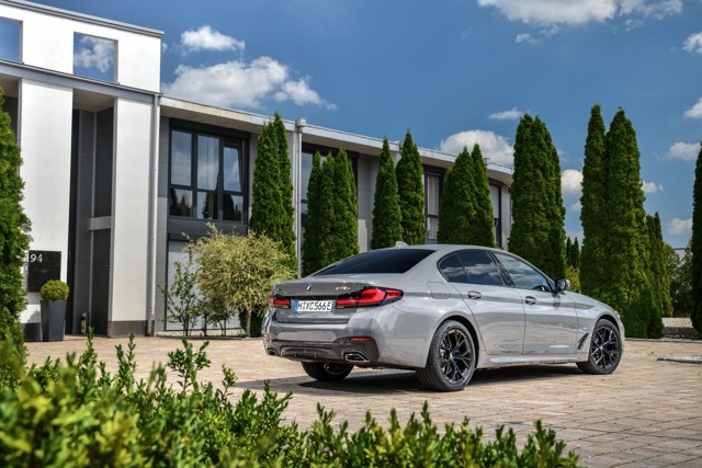 Bmw 5 Series Sedan photo 99