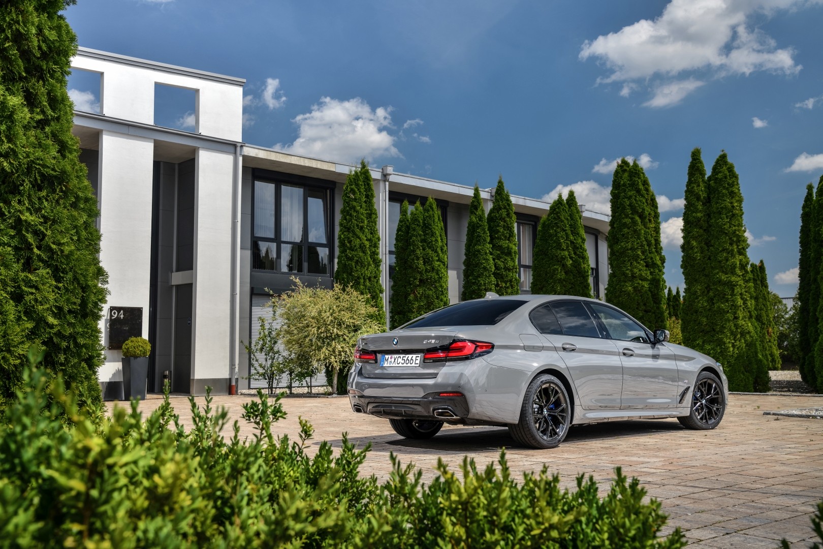 Bmw 5 Series Sedan photo 100